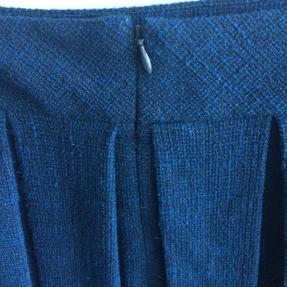 Pleated blue and black Banana Republic skirt - Picture 2 of 2